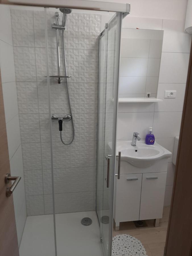 Apartman Maslina 피사크 외부 사진